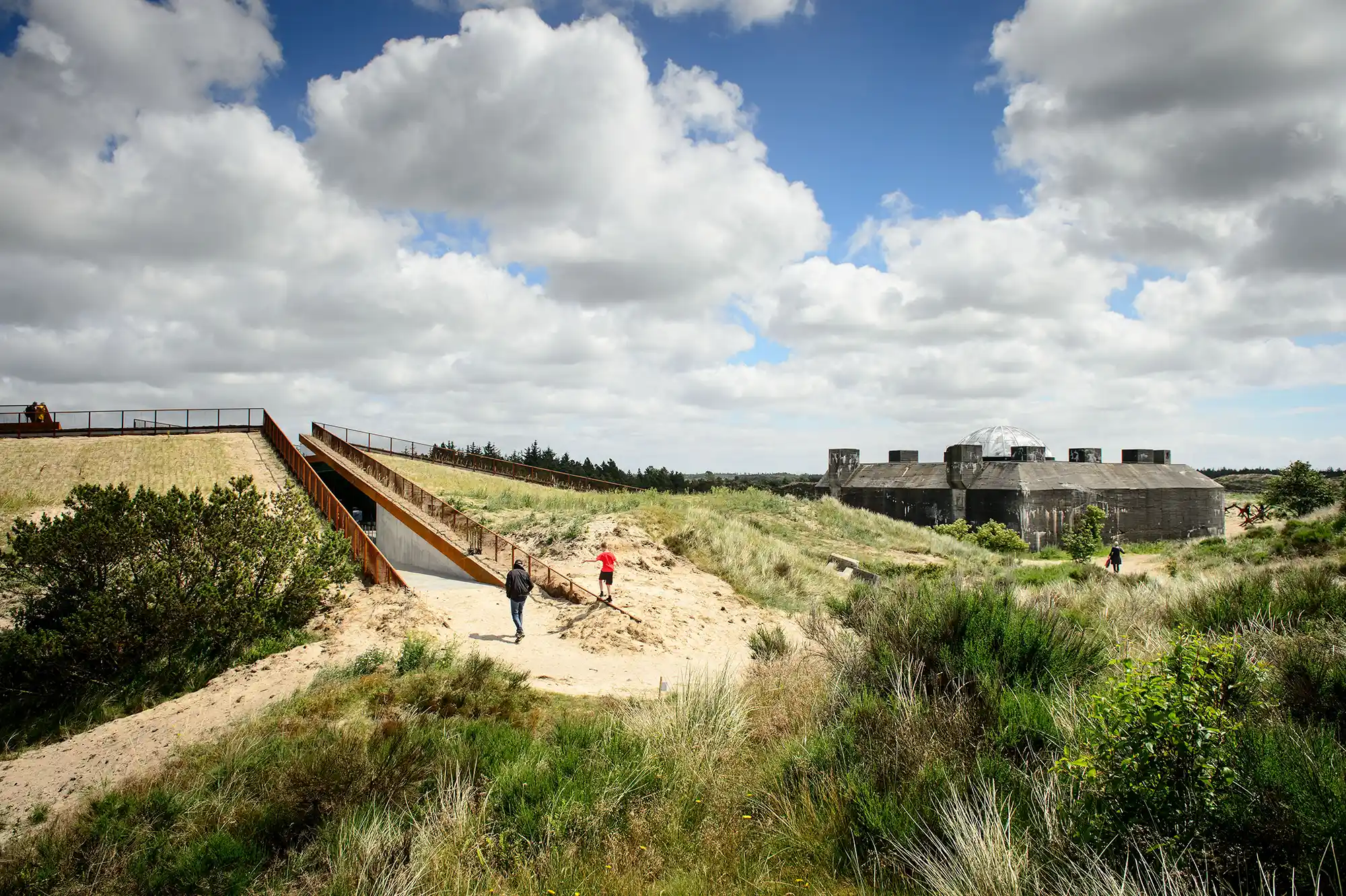 klithjem-badehotel_tirpitz_udendoers.webp