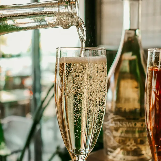 Klithjem_Nytårsophold_Champagneglas.webp