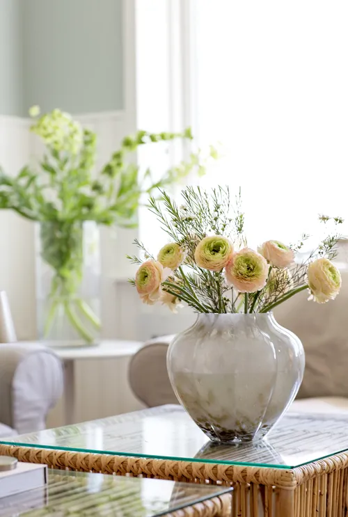 Klithjem_Badehotel_Lounge_flowers.webp